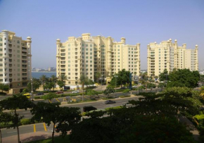 Spacious 3 BR home in Palm Jumeirah, Shoreline Beach Front